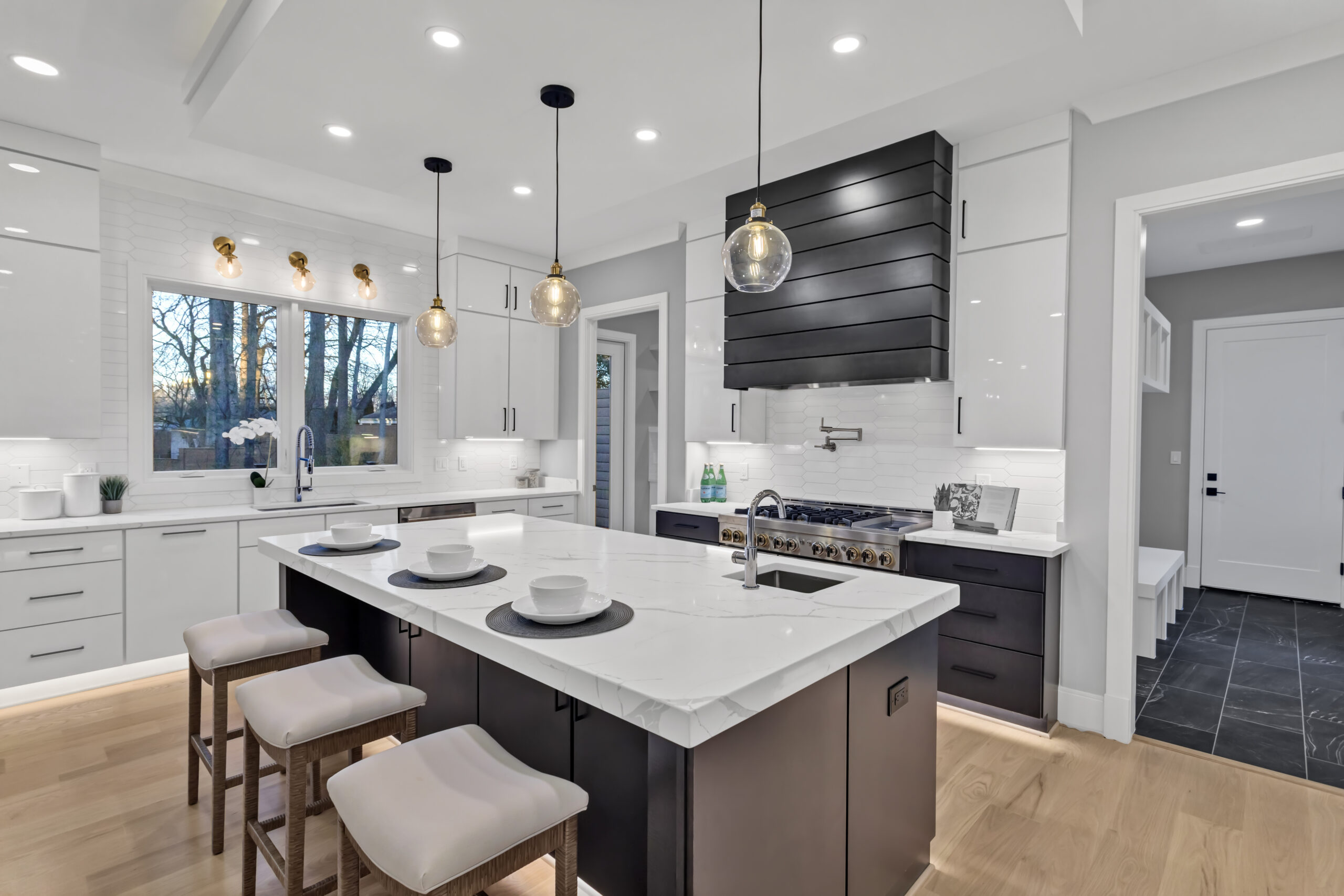 How to Choose the Best Tile for Kitchen Floors (Expert Guide)