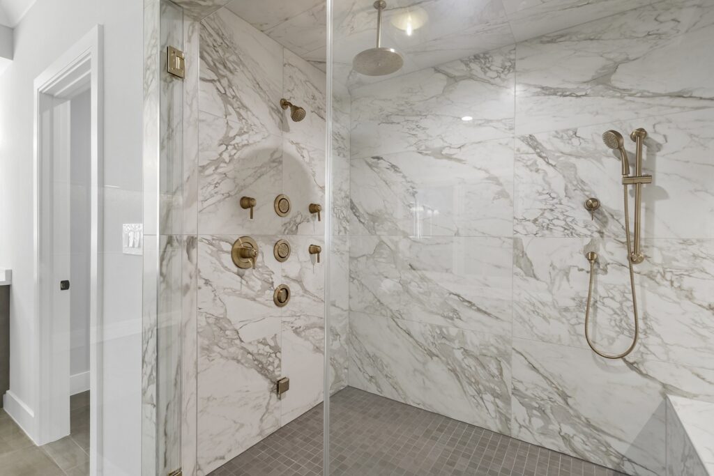 Best Tile Options for Small Bathrooms: Design Tricks to Maximize Space